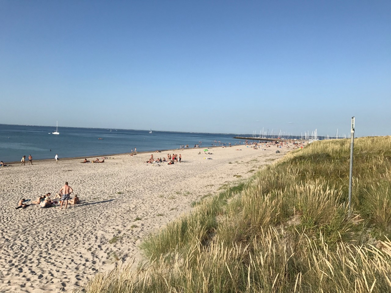 Hornbæk strand mod havnen